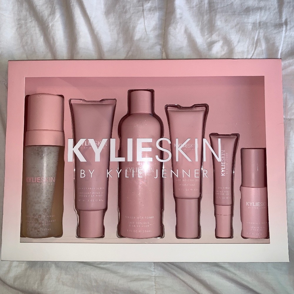 Kylie Skin Set